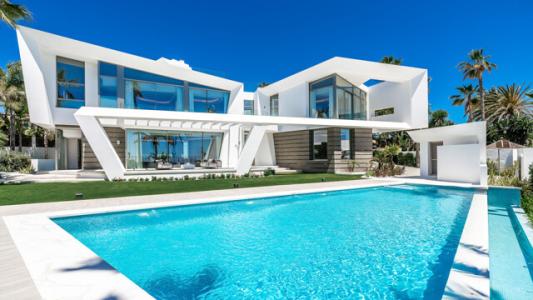 Custom Designed Villa Built With Impeccable Taste And Direct Beach Access For Sale In Los Monteros P, 1229 mt2, 6 habitaciones