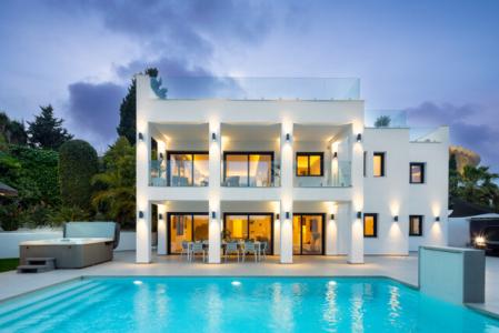 Profitable Investment Opportunity: Villa With Luxe Amenities For Sale In Nueva Andalucia, Marbella, 240 mt2, 6 habitaciones