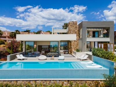 Elegant Golf Valley Villa With Indoor Pool And Sea Views For Sale In Nueva Andalucia, Marbella, 592 mt2, 5 habitaciones