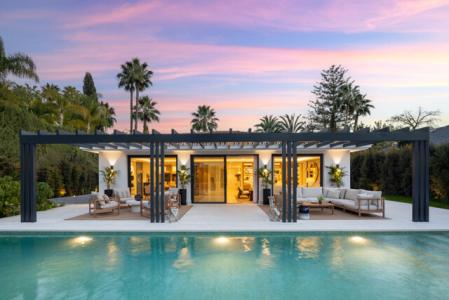 Designer Villa With Lush Gardens For Sale In Las Brisas, Nueva Andalucia, Marbella, 4 habitaciones