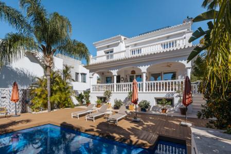 Stylish Mediterranean Villa With Modern Amenities For Sale In Nagueles, Marbella Golden Mile, 344 mt2, 4 habitaciones