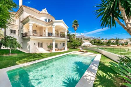 Front Line Golf: Luxurious 7-bedroom Villa For Sale In Nueva Andalucia, Marbella, 800 mt2, 7 habitaciones