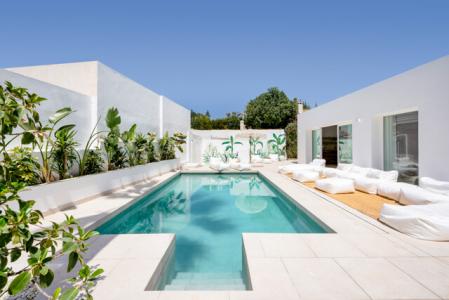 Renovated Single-storey Villa With Modern Mediterranean Flair For Sale In Nueva Andalucia, Marbella, 200 mt2, 4 habitaciones