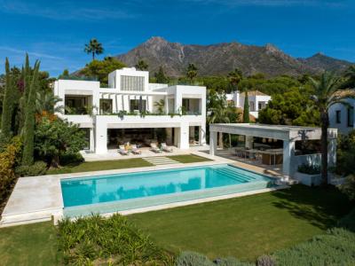 Elegant Villa Offering Unrivalled Sophistication, For Sale In Altos Reales, Marbella Golden Mile, 1208 mt2, 5 habitaciones