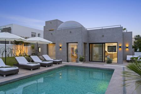 Contemporary South-facing Villa Near Beach For Sale In Nueva Andalucia, Marbella, 252 mt2, 3 habitaciones
