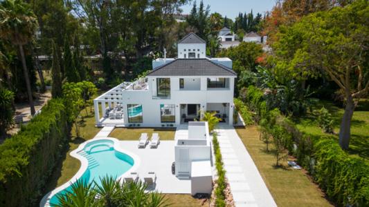 Luxury Villa With Top-notch Amenities For Sale In Las Brisas, Nueva Andalucia, Marbella, 470 mt2, 5 habitaciones