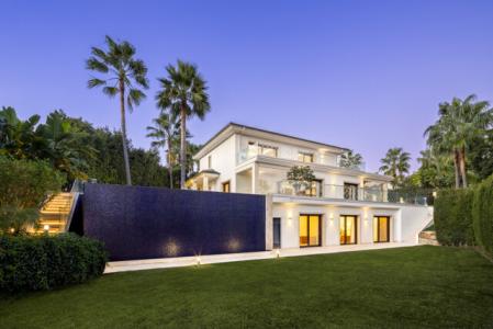 Stunning Corner Plot Villa With Golf Course Views For Sale In Nueva Andalucia, Marbella, 1023 mt2, 5 habitaciones