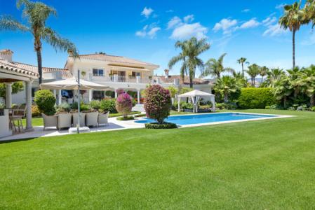 Modern Andalusian Elegance: Luxe Villa For Sale In La Cerquilla, Nueva Andalucia, Marbella, 890 mt2, 6 habitaciones