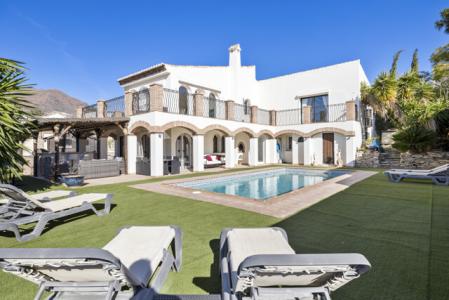 South-west Facing Villa With Golf Course Panorama For Sale In Valle Romano, Estepona, 214 mt2, 4 habitaciones