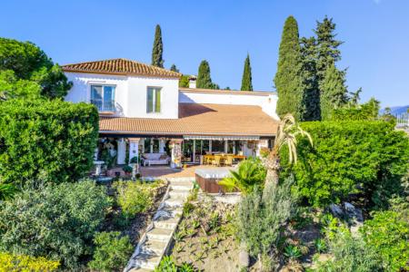 Stylish Country Villa With Modern Amenities And Sea Views For Sale In Selwo, Estepona, 340 mt2, 5 habitaciones