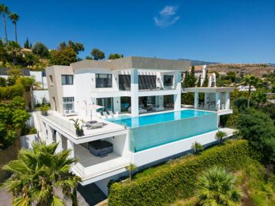 Elegant 7-bed Villa With Infinity Pool And Exceptional Views For Sale In El Paraiso, Estepona, 1365 mt2, 7 habitaciones