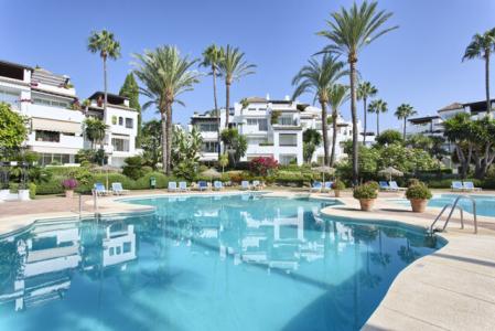 Presenting A Luxurious Beachside 2-bedroom Duplex Penthouse For Sale In Alcazaba Beach, Estepona, 110 mt2, 2 habitaciones