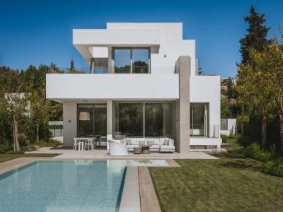 Brand New, Move-in Ready Villa Of Exceptional Quality For Sale In El Paraiso, Estepona, 626 mt2, 4 habitaciones