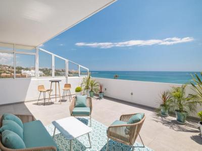 Beachfront Duplex Penthouse With Panoramic Sea Views For Sale Close To Estepona Port, 139 mt2, 3 habitaciones