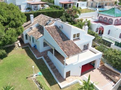 Mediterranean Style 4 Bedroom Villa On Double Sized Plot For Sale In Seghers, Estepona, 261 mt2, 4 habitaciones