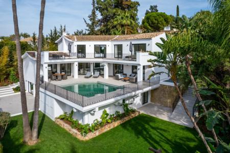 Luxurious Modern Villa With Superior Quality Finishes For Sale In El Paraiso, Estepona, 352 mt2, 5 habitaciones