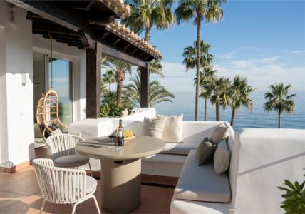 Contemporary 2-bedroom Penthouse With Rooftop Terrace For Sale In Alcazaba Beach, Estepona, 115 mt2, 2 habitaciones