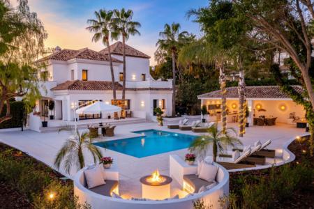 Sleek And Modern 5-bedroom Villa For Sale In El Paraiso, Estepona, 470 mt2, 5 habitaciones