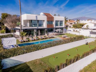 Exclusive Coastal Living: Prime Beach Front Villa For Sale In El Saladillo, Estepona, 552 mt2, 5 habitaciones