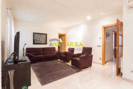 Casa en venta en Figueres, 274 mt2, 4 habitaciones