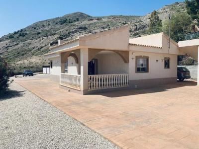 Lovely Villa With Swimming Pool And Double Garage Near The Thermal Baths Of Fortuna, 110 mt2, 3 habitaciones