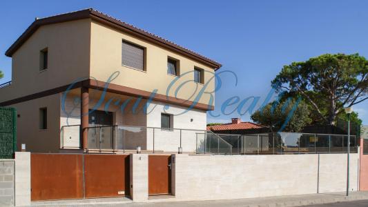 4 room house  for sale in Girones, Spain for 0  - listing #839055, 600 mt2