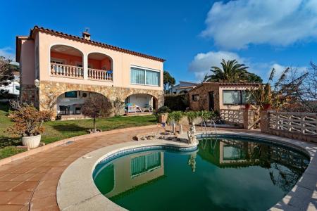 4 room house  for sale in Girones, Spain for 0  - listing #1126052, 313 mt2