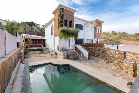 Venta de casa pareada con piscina y calidades de lujo en Jun (Granada), 181 mt2, 3 habitaciones