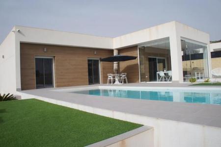 Beautiful Almost New Build Villa For Sale La Romana, 3 habitaciones