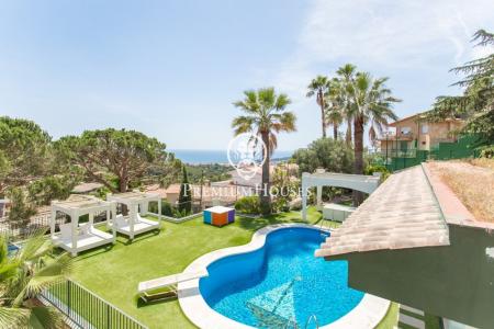Casa minimalista en venta con vistas al mar, piscina y pista de tenis en Lloret de Mar, 877 mt2, 6 habitaciones