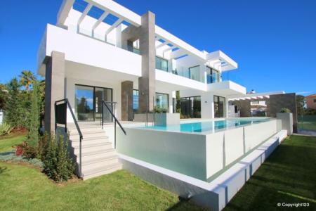 Marbella, Detached Villa In, 32767 mt2, 5 habitaciones