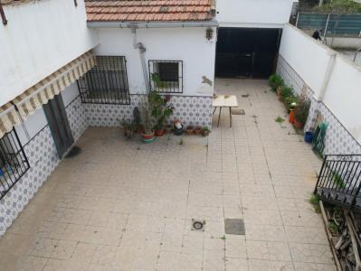 Se vende casa con amplio patio junto a Ctra De Santa Catalina, 187 mt2, 4 habitaciones