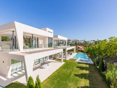 Finely Detailed 6 Bedroom Villa For Sale In Haza Del Conde, Nueva Andalucia, Marbella, 906 mt2, 6 habitaciones