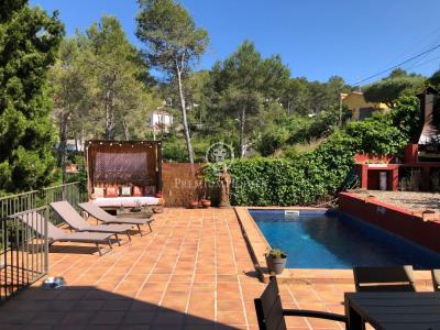 Casa con piscina y vistas de la montaña en Mas Mestre, 119 mt2, 3 habitaciones