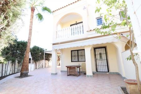 Casa con terraza en Playa Flamenca, 147 mt2, 4 habitaciones