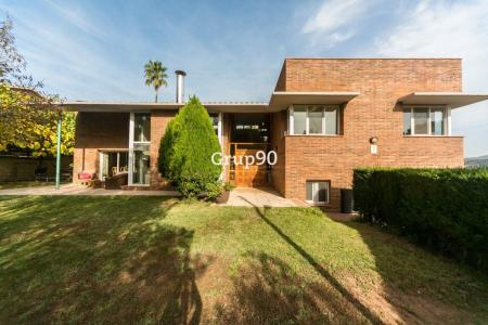 Casa de diseño en Pallejá, 353 mt2, 5 habitaciones