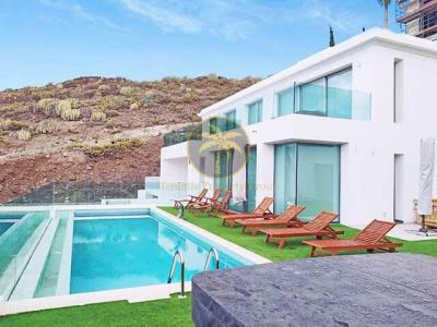 5 Bedroom Villa For Sale In Roque Del Conde Tenerife - 1.790.000€, 284 mt2, 5 habitaciones