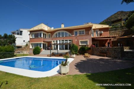 Preciosa Villa con magníficas vistas al mar y la montaña en venta., 370 mt2, 6 habitaciones