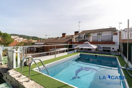 Casa con piscina propia en ca n´oriol, Rubí., 443 mt2, 4 habitaciones