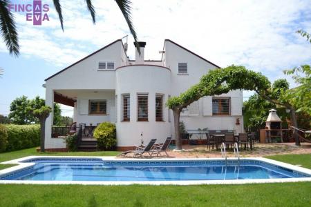 Magnifico chalet con jardín y piscina en Santa Eulalia de Ronçana, 310 mt2, 4 habitaciones