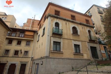 Casa de tres pisos en La Alhóndiga - Segovia, 294 mt2, 7 habitaciones