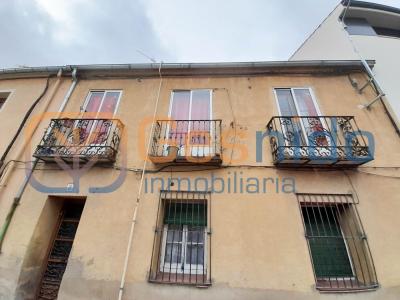 CASA con PATIO para REFORMAR  y PLAZA DE GARAJE en el BARRIO DEL CARMEN, 153 mt2, 6 habitaciones