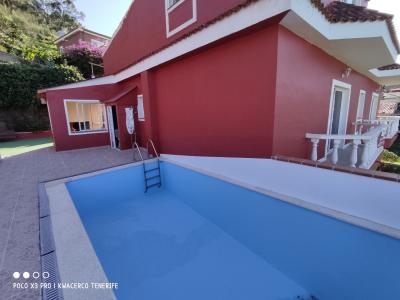 Chalet con piscina sin vecinos en Pedro Álvarez., 460 mt2, 5 habitaciones