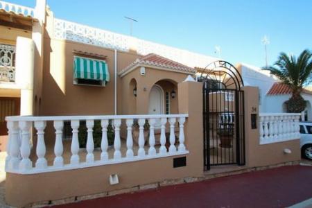 Adosado con cinco Dormitorios junto al mar en Torrevieja - SC5908