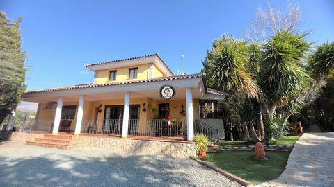 REF 992 Villa de campo y con una Casa de Madera, 192 mt2, 5 habitaciones