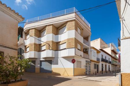 Gran vivienda de 7 dormitorios y 2 plazas de garaje en la mejor zona de Vélez de Benaudalla, 262 mt2, 7 habitaciones
