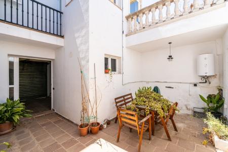 Casa de dos alturas con entradas independientes en Vilafranca, 388 mt2, 6 habitaciones