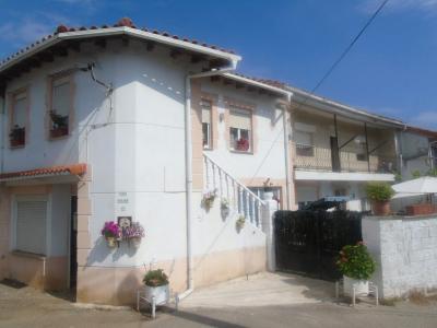 Casa adosadada en Villanueva con 2 viviendas !!, 240 mt2, 2 habitaciones