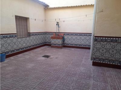 Se vende casa en Villarrobledo, 4 habitaciones