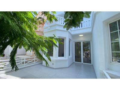 Se vende exclusiva villa en primera línea de la playa Fañabé., 200 mt2, 3 habitaciones
